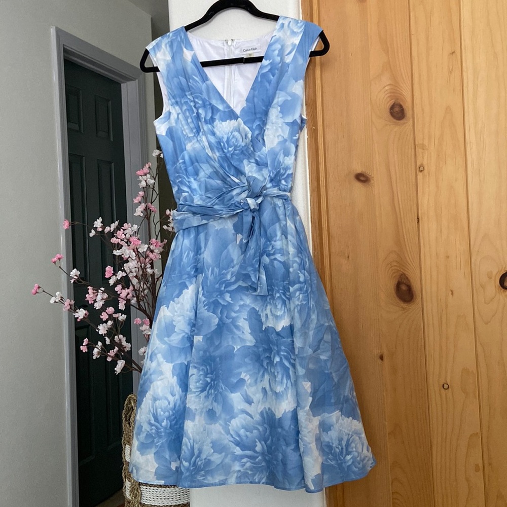 Calvin Klein - Knee length sleeveless calvin klein dress!